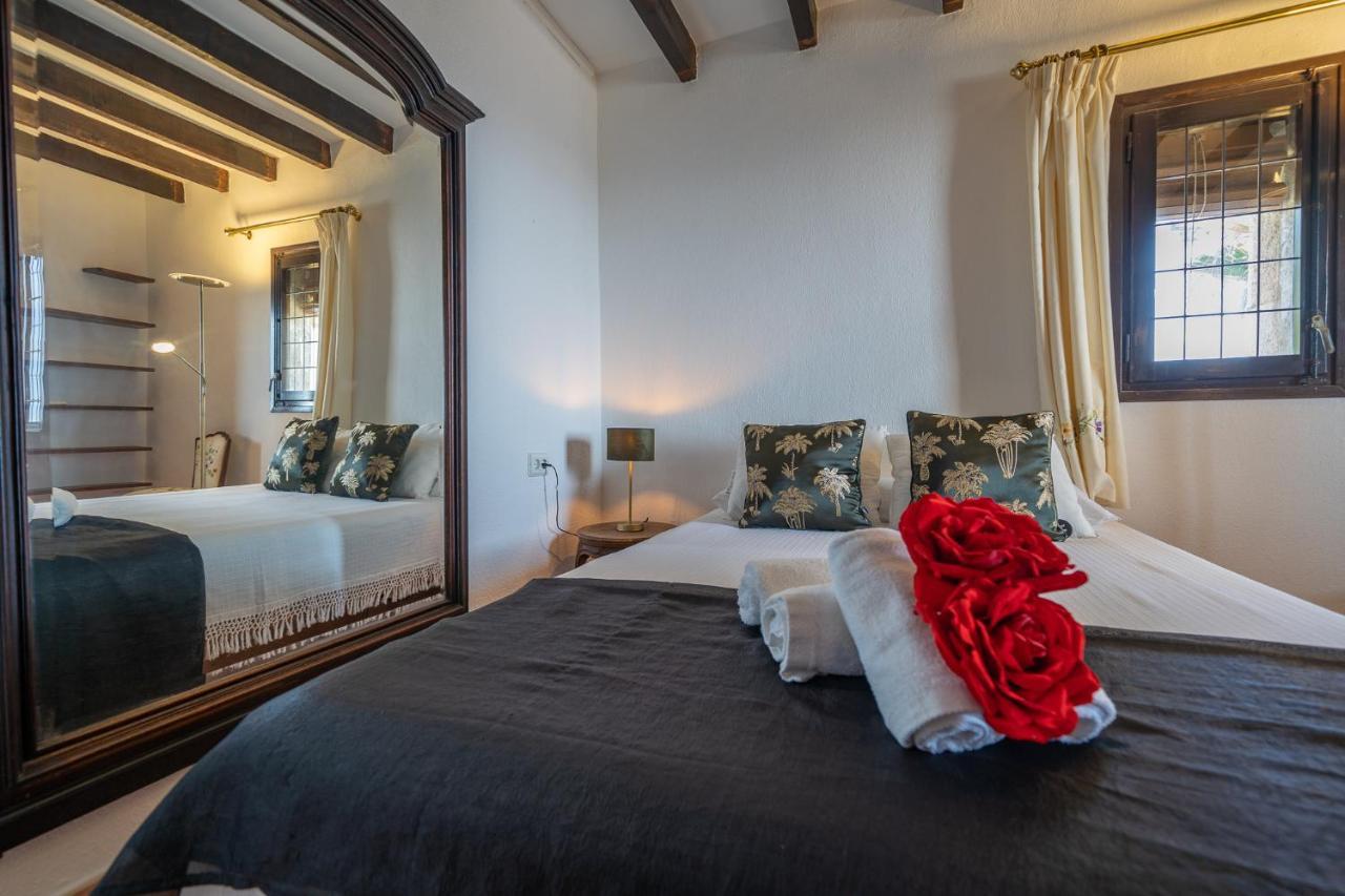 Castillo Xirau, Propiedad Exclusiva Con Piscina & Aircon * Santa Susanna